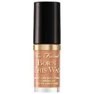 Многофункциональный консилер Born This Way Super Coverage с гиалуроновой кислотой