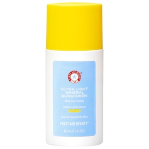 First Aid Beauty ультралегкий жидкий минеральный солнцезащитный крем с оксидом цинка SPF 30