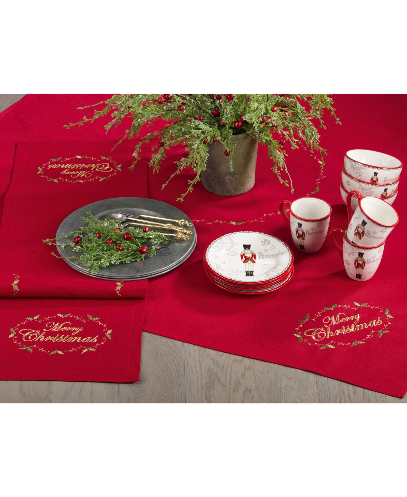 Декоративная дорожка для стола Saro Lifestyle Merry Christmas с вышивкой, 14" x 72"