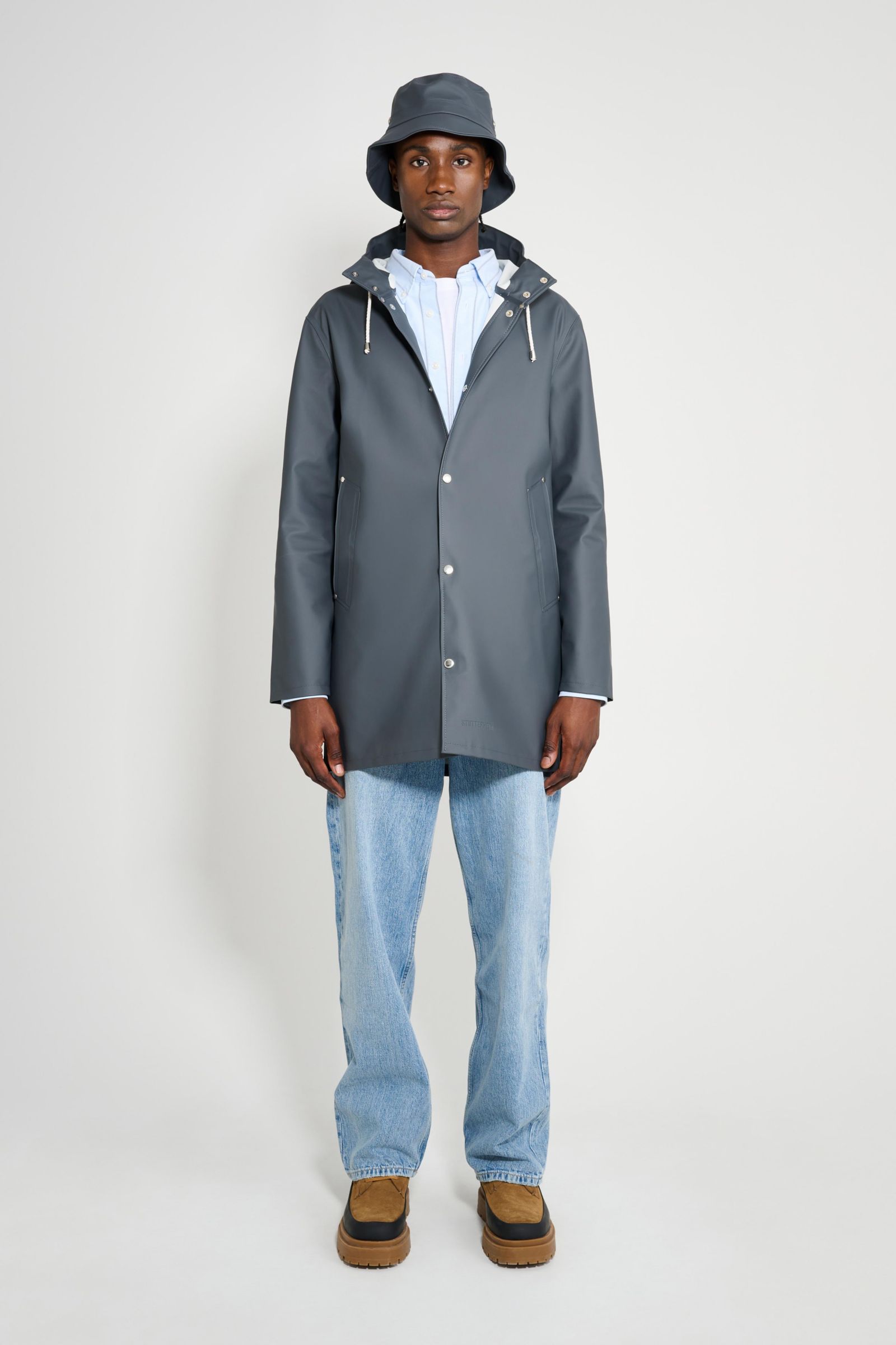 Женский длинный дождевик Stutterheim Stockholm с длинным рукавом и капюшоном