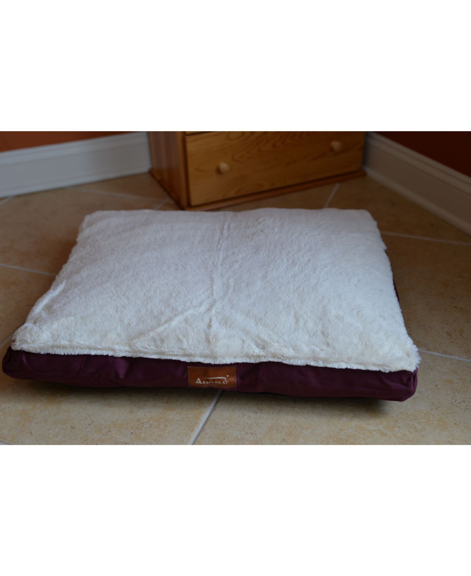 Коврик для питомца Armarkat M02HJH/MB-X Extra Large с подушкой и съемным чехлом, Burgundy & Ivory