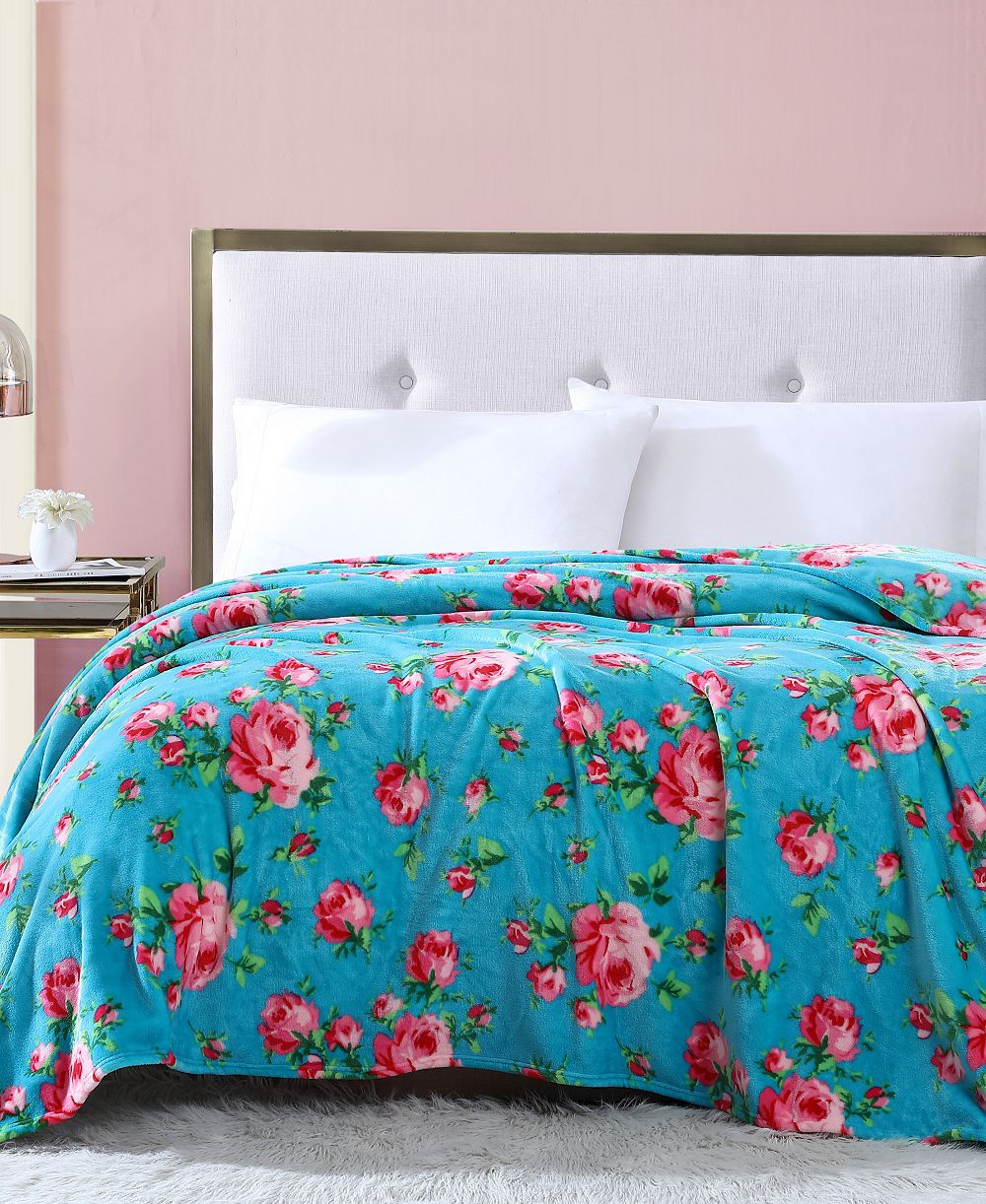 Betsey Johnson Bouquet Day Ultra Soft Plush Blanket, King