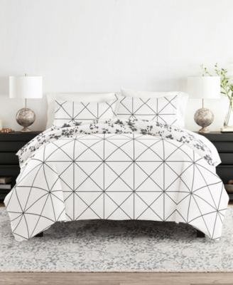 ienjoy Home Ultra Soft Edgy Flowers 3-Pc. Reversible Duvet Cover Set, King/California King