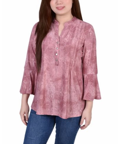 NY Collection Petite топ с узором, рукавами 3/4 и воротником Y-образным, плиссировкой спереди
