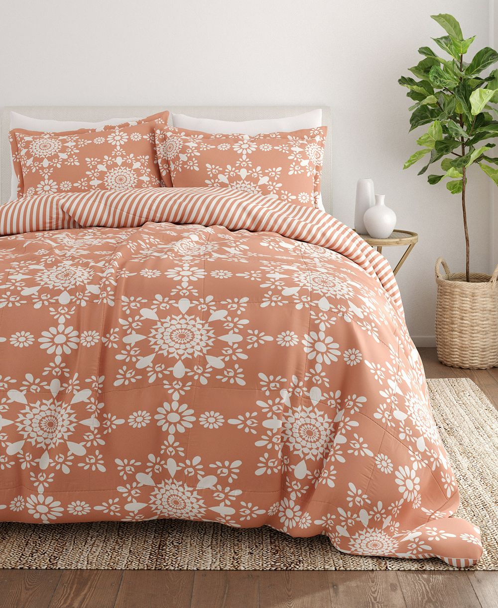 ienjoy Home Ultra Soft Daisy Medallion Reversible 3- Pc. Comforter Set, King