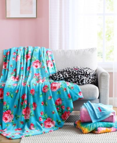 Betsey Johnson Ultra Soft Plush Fleece Throw, 50" x 70"