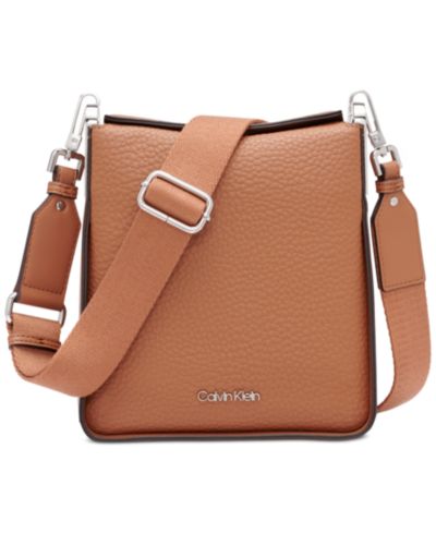 Мини-сумка через плечо Calvin Klein Fay с магнитным замком