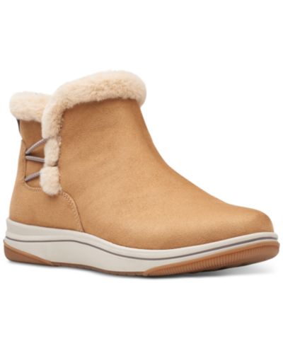 Clarks Женские ботильоны Breeze Fur с круглым носком