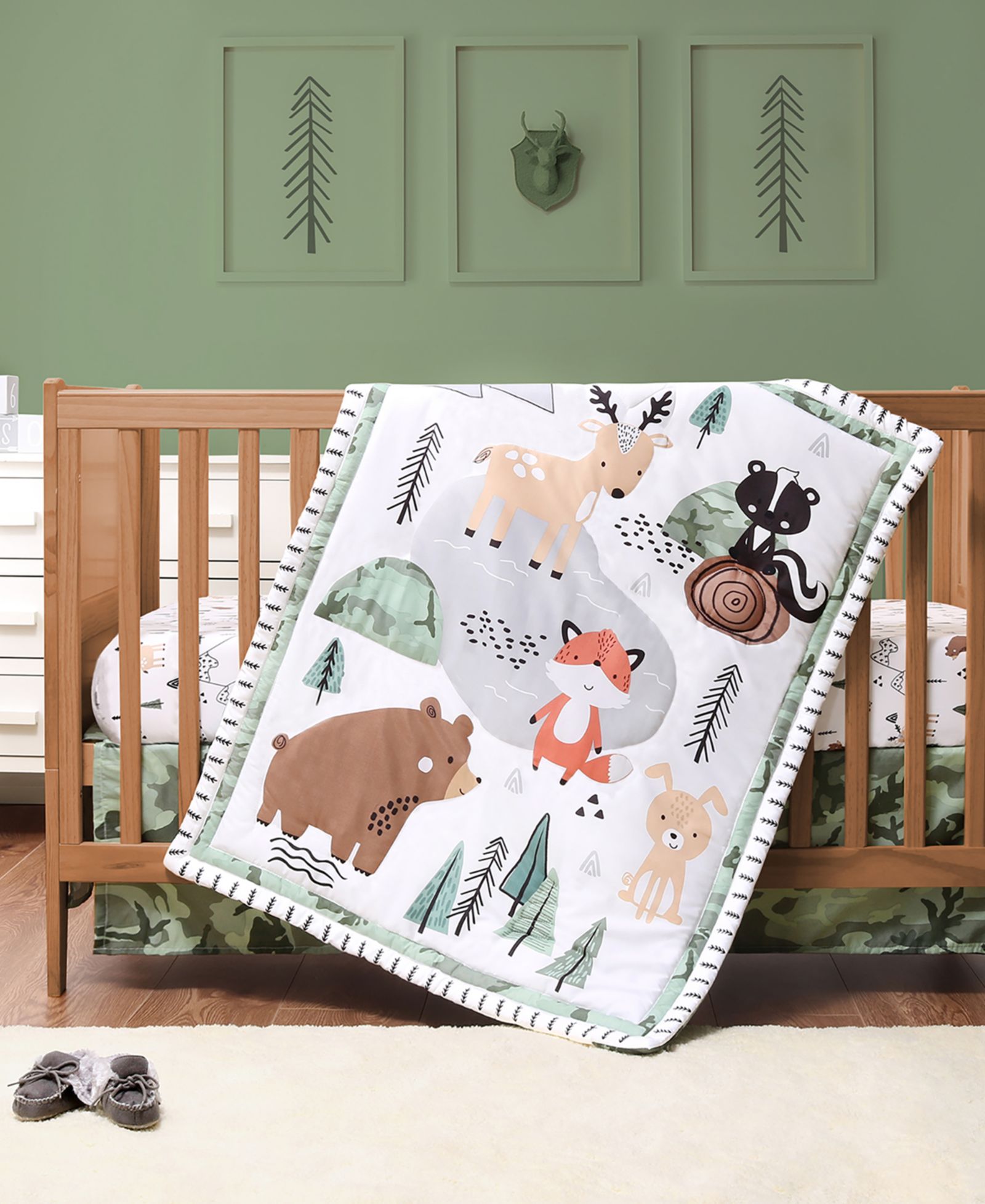Комплект постельного белья The Peanutshell Woodland Camo для мальчиков, 3 Piece Nursery Bed Set, Crib Comforter, Fitted Sheet, Crib Skirt