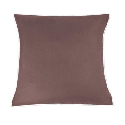 Clove with cream tipped edges