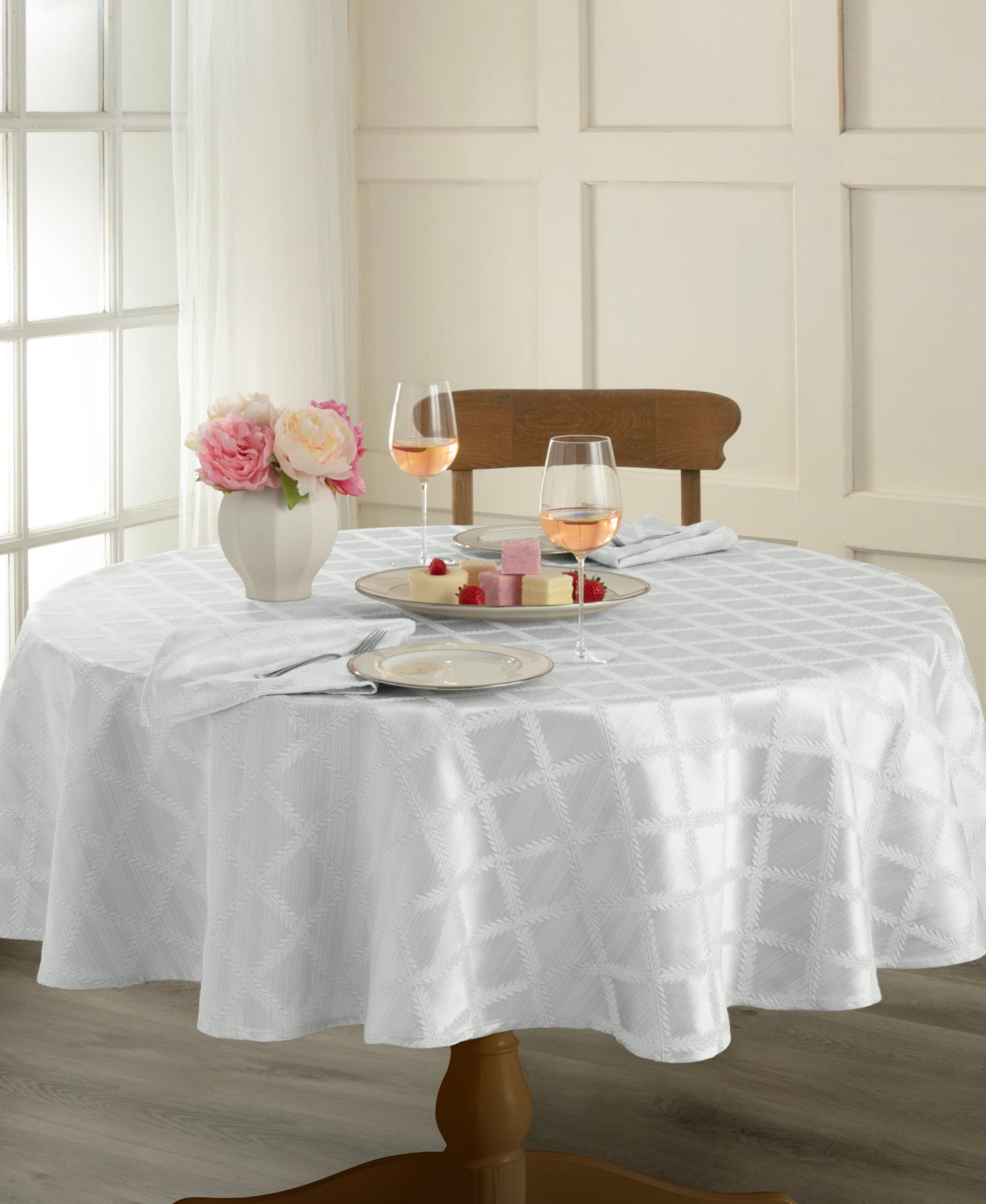 Lenox Laurel Leaf White Round Tablecloth 90" x 90"
