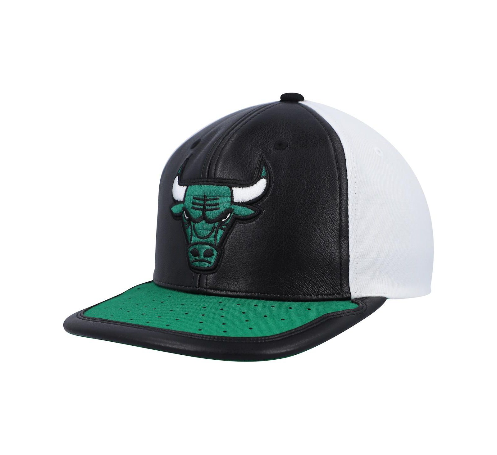 Men's Mitchell & Ness White, Green Chicago Bulls Day One Snapback Hat