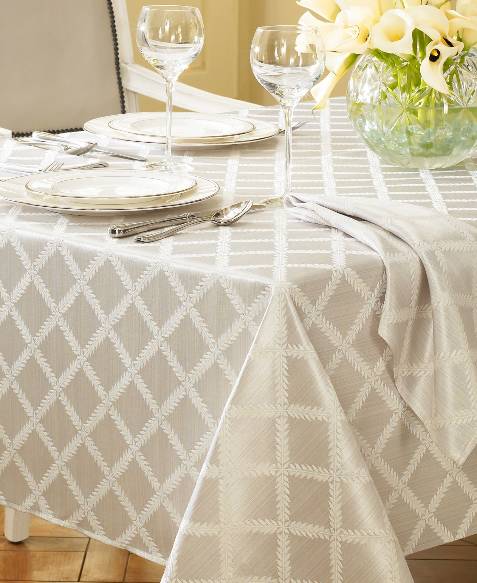 Lenox Laurel Leaf Oval Tablecloth, 70" x 86"