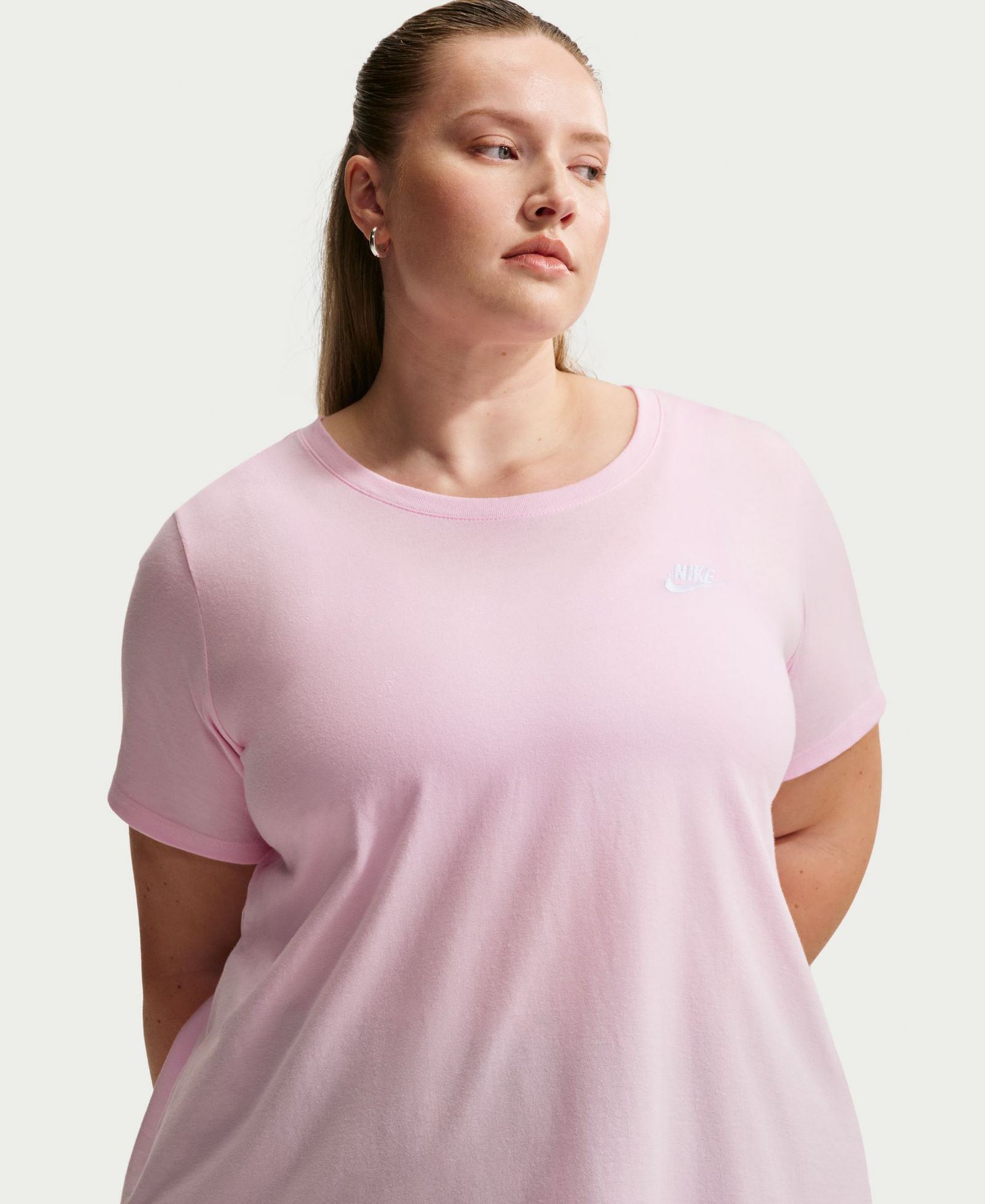 Nike Plus Sportswear Club Essentials T-Shirt