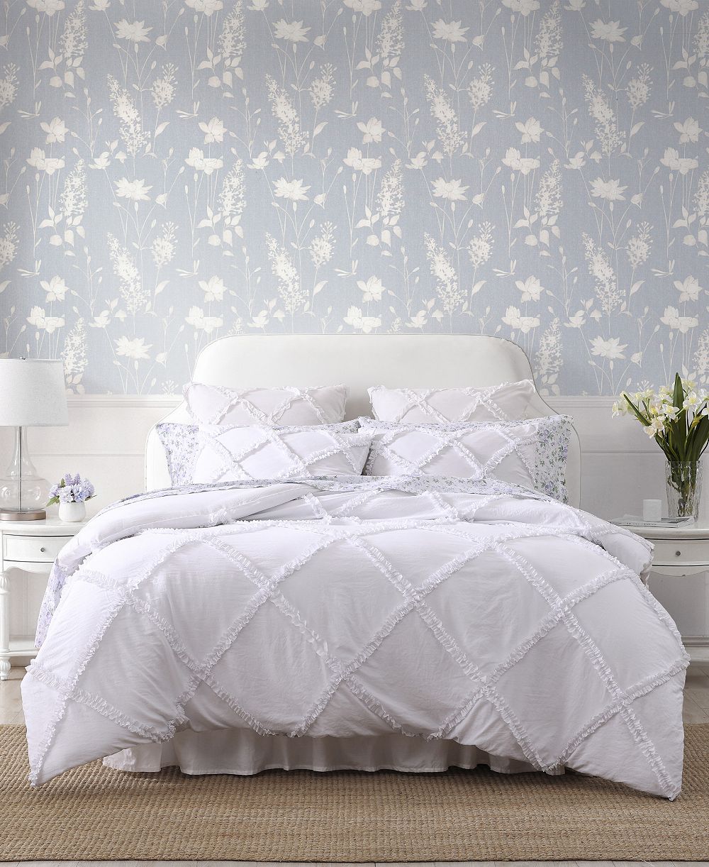 Комплект из 3 предметов Laura Ashley Norah Solid Microfiber Comforter Set, Full/Queen