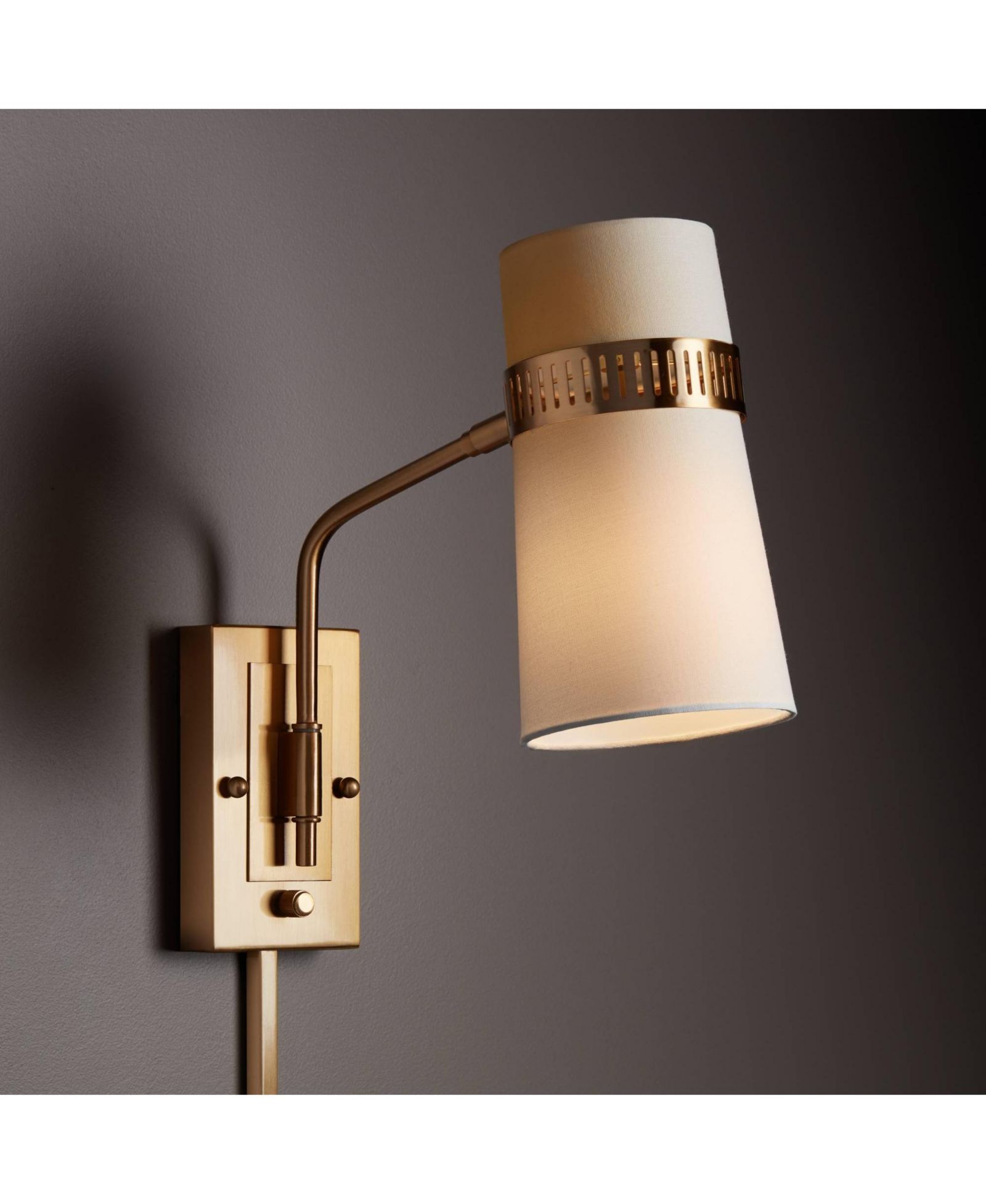 Современный настенный светильник Possini Euro Design Cartwright, античная латунь, с текстильным абажуром для спальни или ванной
