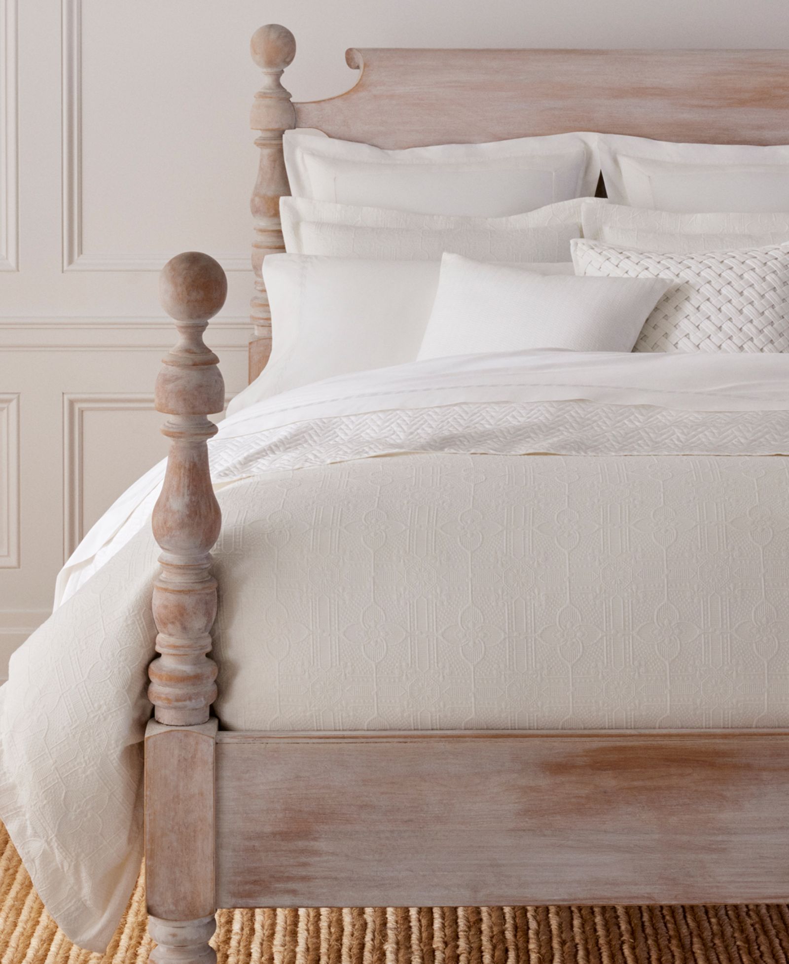 Lauren Ralph Lauren Sascha Textured Medallion White Comforter Set, Full/Queen