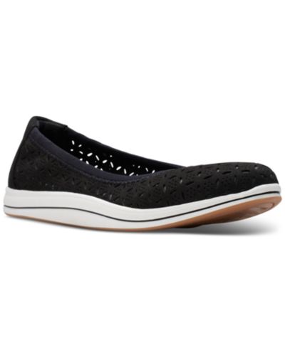 Clarks Женские перфорированные слипоны Cloudsteppers Breeze Roam
