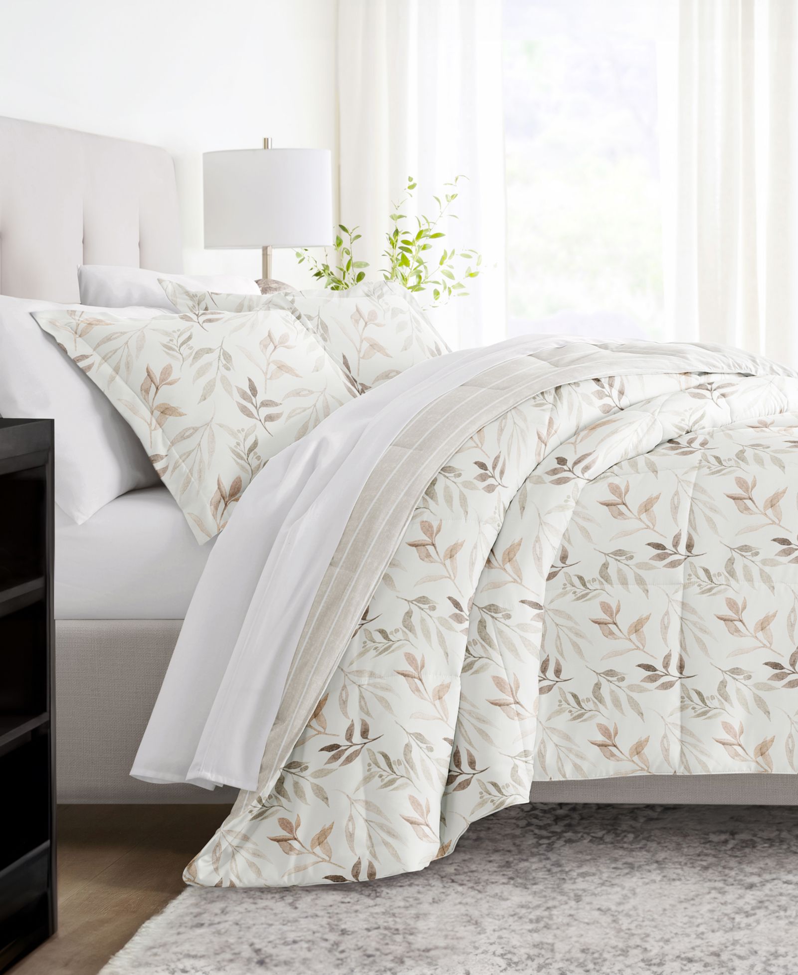 Комплект ienjoy Home Foliage Stripe Comforter Set, 3-Piece, Full/Queen