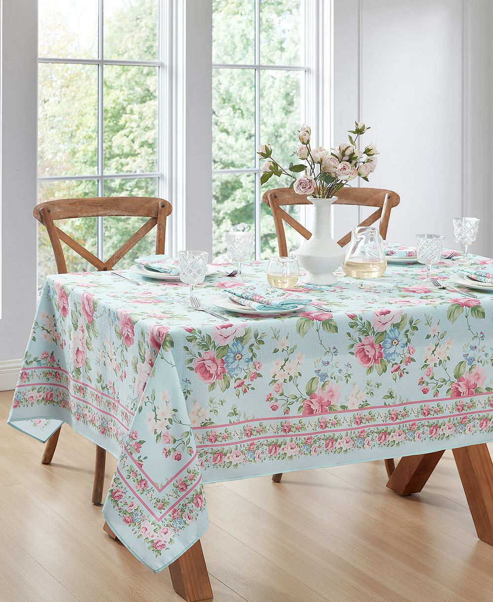 Vintage-Like Floral Garden Tablecloth, 60" x 144" Rectangle