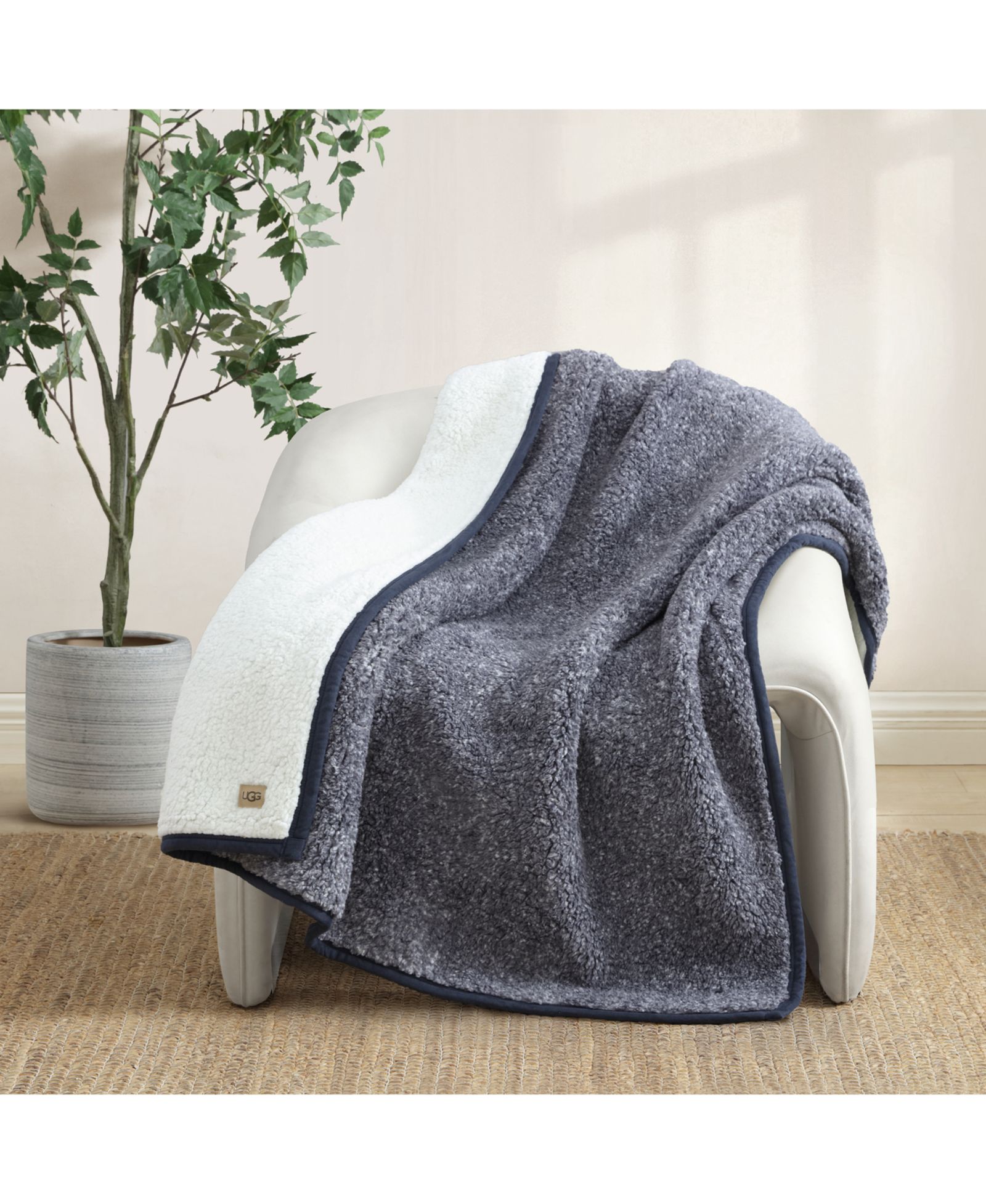 Плед UGG® Classic UGGfluff, 50" x 70"