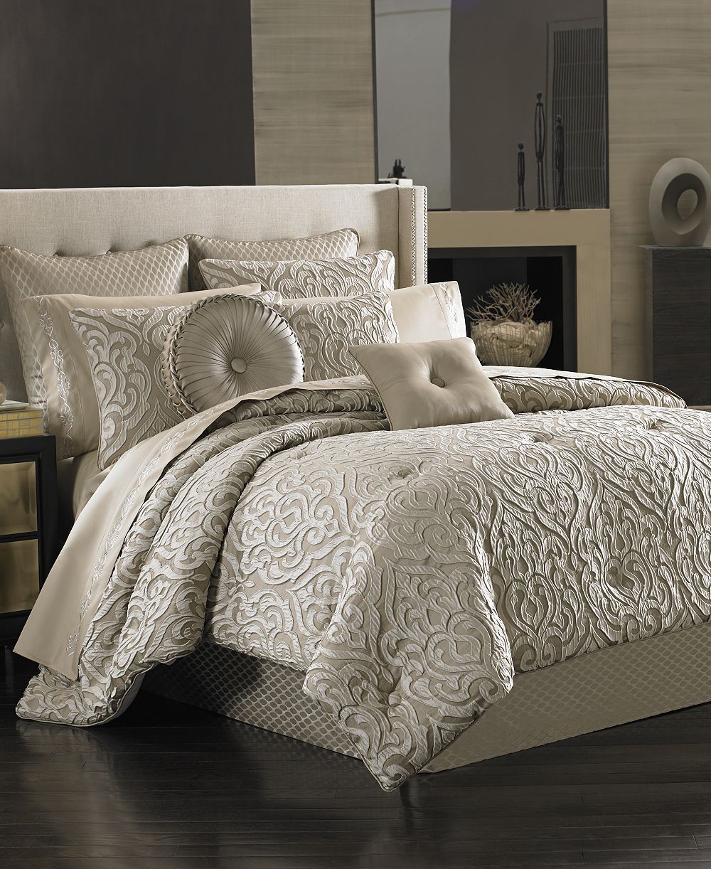 J Queen New York Astoria 4-Pc. Comforter Set, Queen
