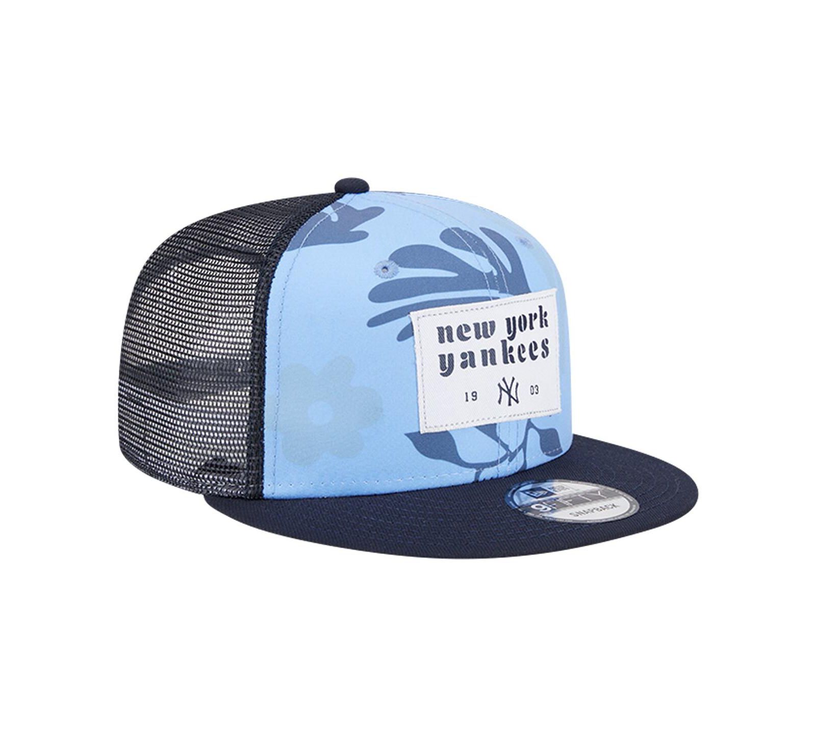 New Era Men's Navy New York Yankees Bikini Bottom Trucker 9FIFTY Snapback Hat