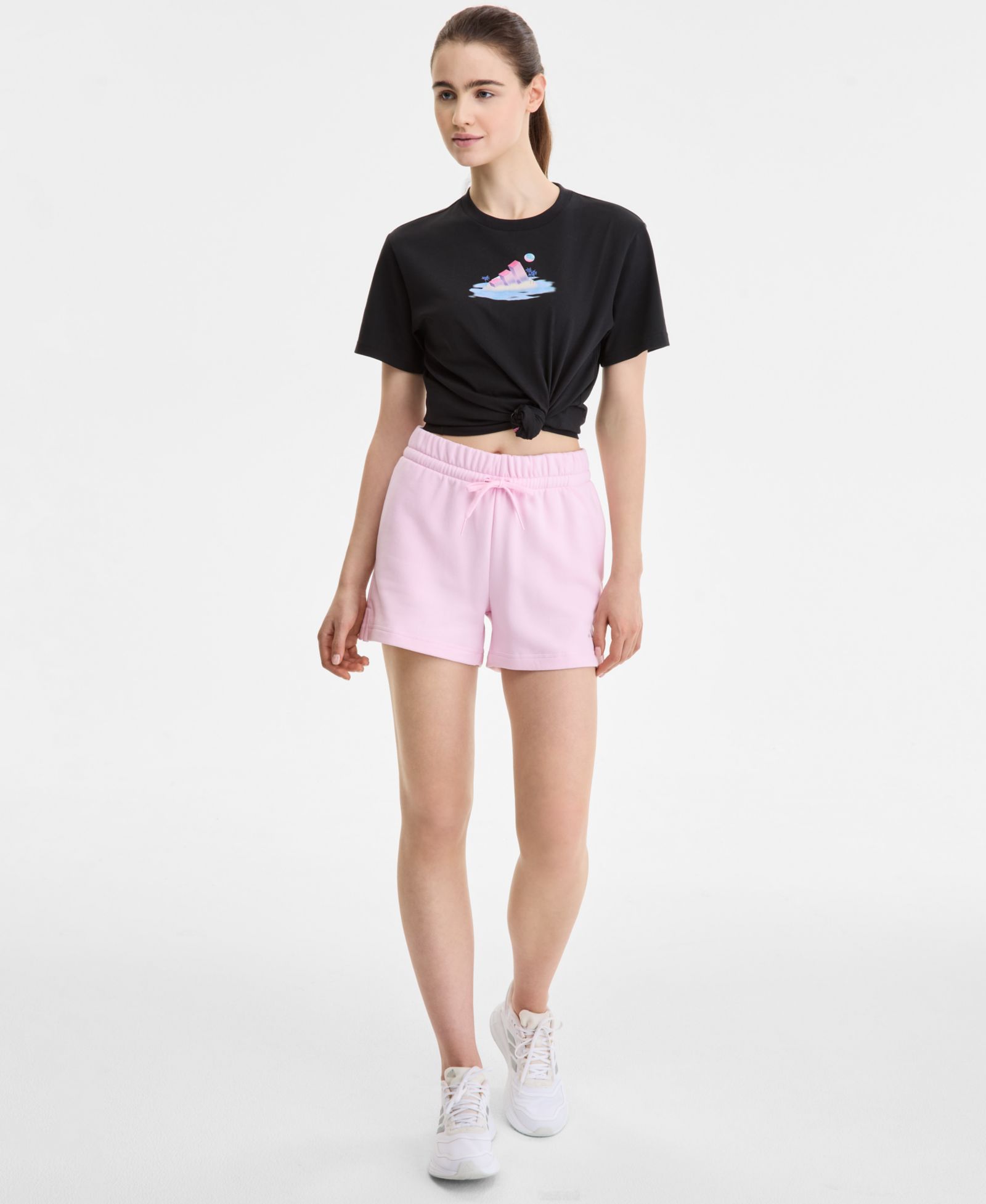 Женственные шорты adidas Essentials Small Logo Fleece