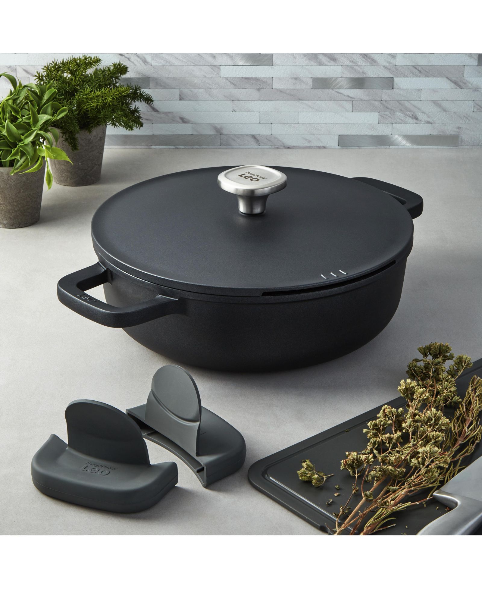BergHOFF Leo Phantom Nonstick Ceramic 11" Saute Pan 5qt.