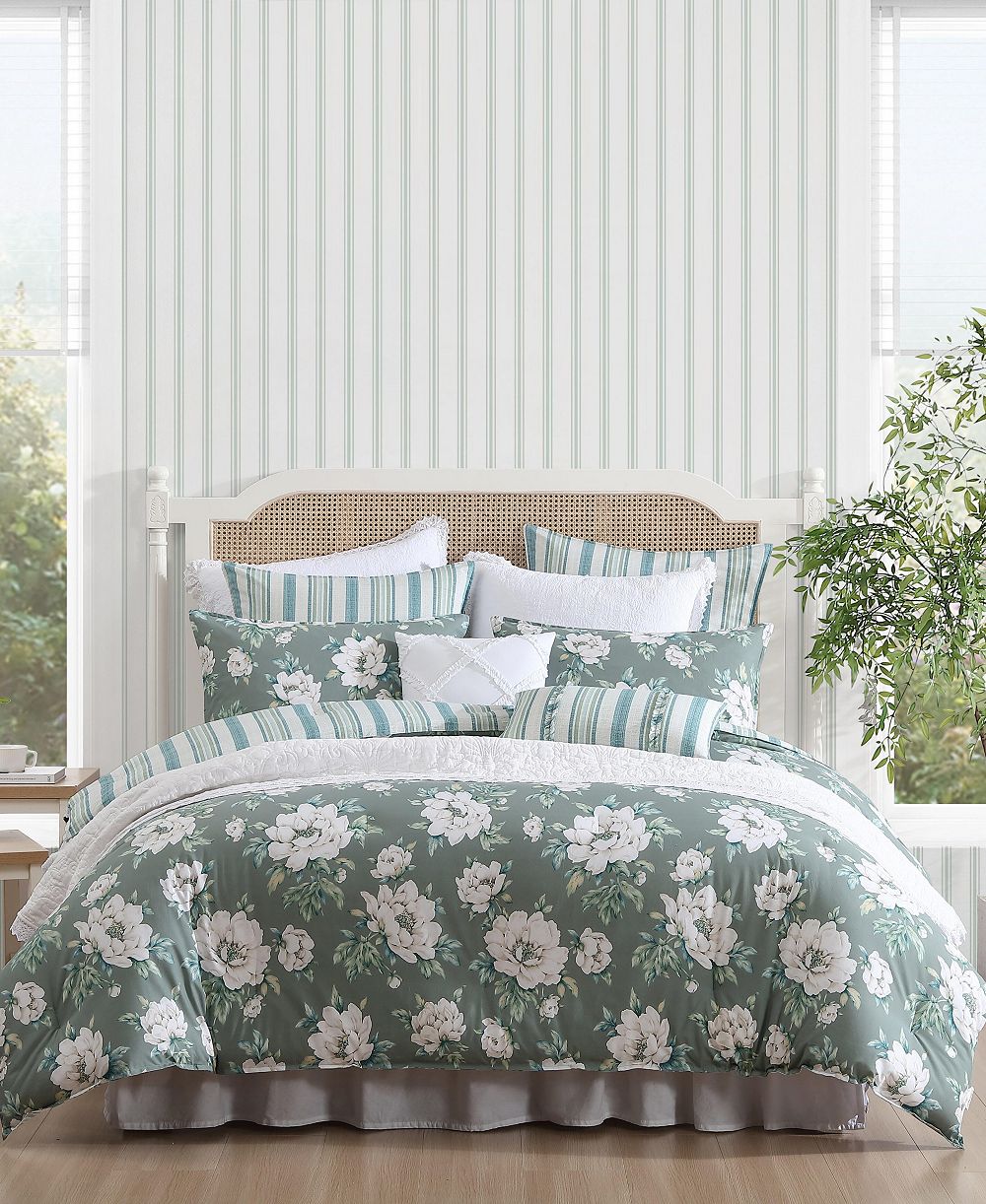 Комплект из 5-и элементов Laura Ashley Wisley Floral Reversible Comforter, Twin