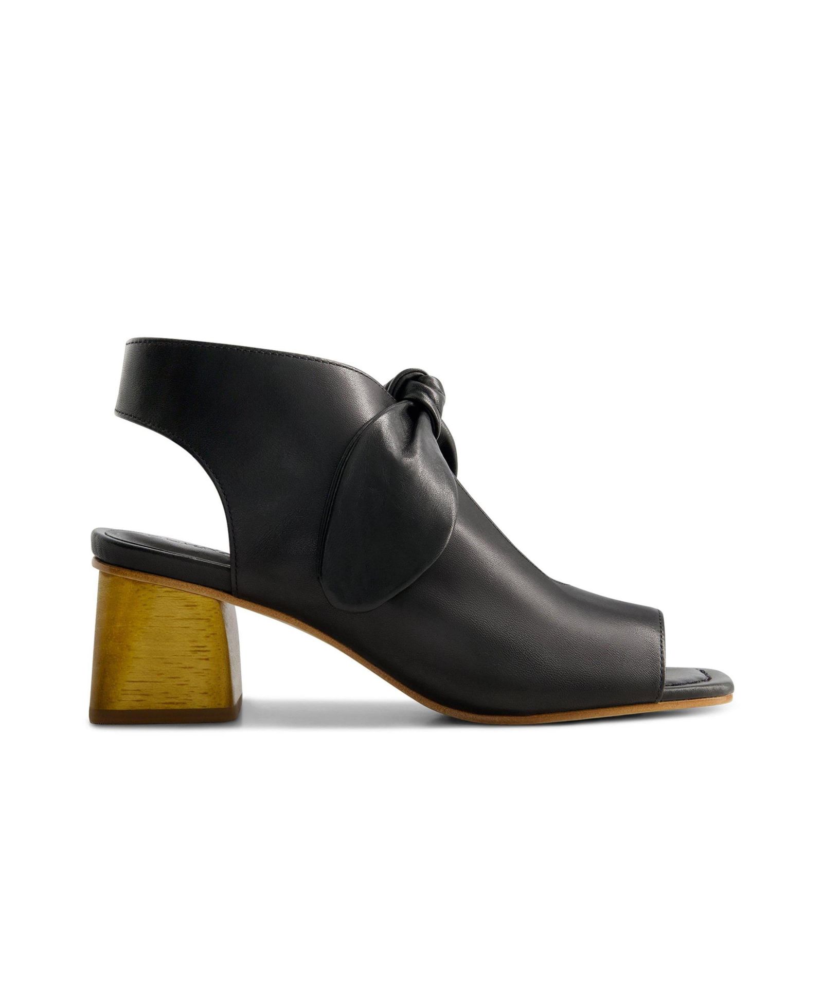 Bernardo Lizzie Heel