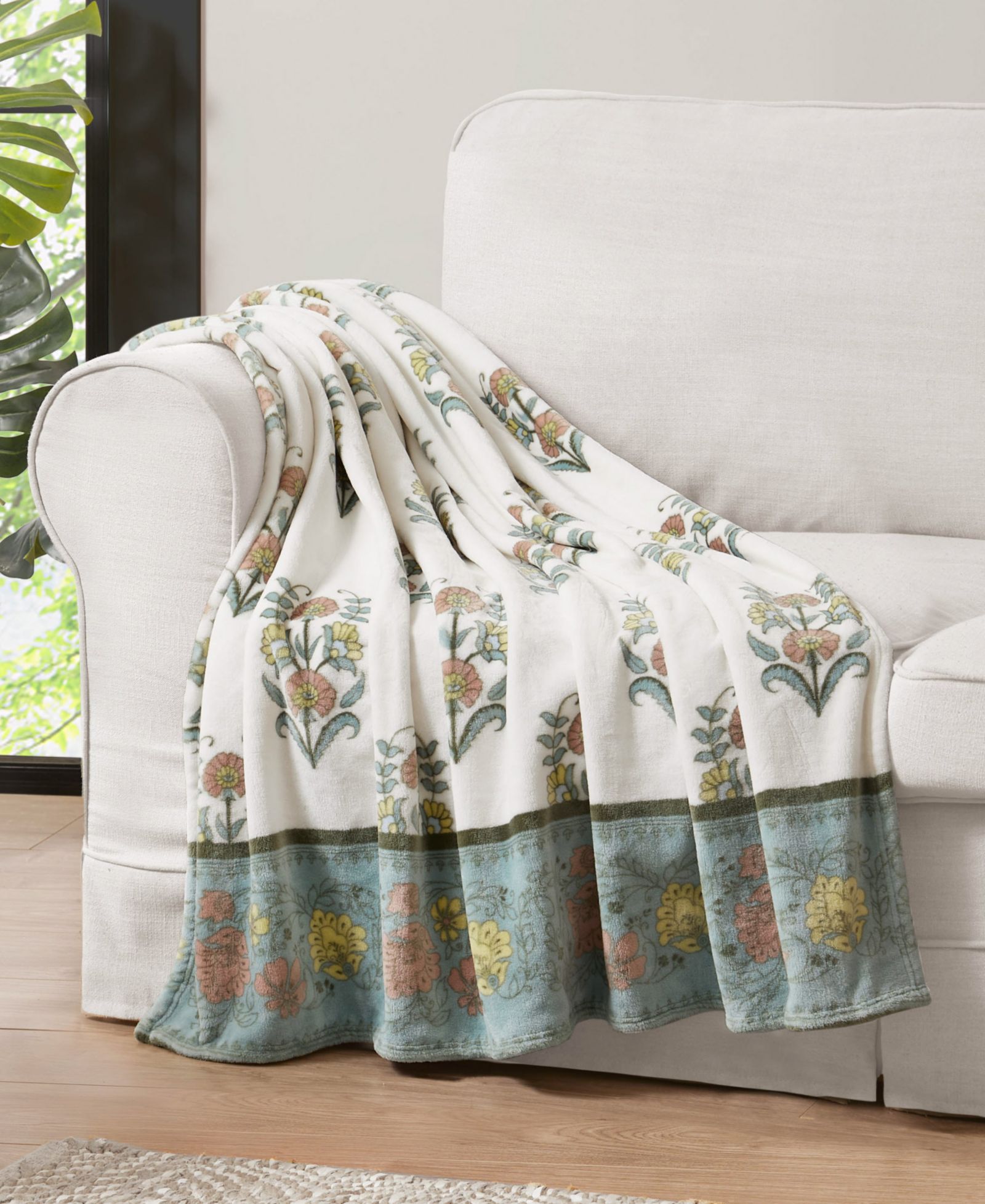 Jessica Simpson Plush Ultra Soft Throw, 50" x 70"
