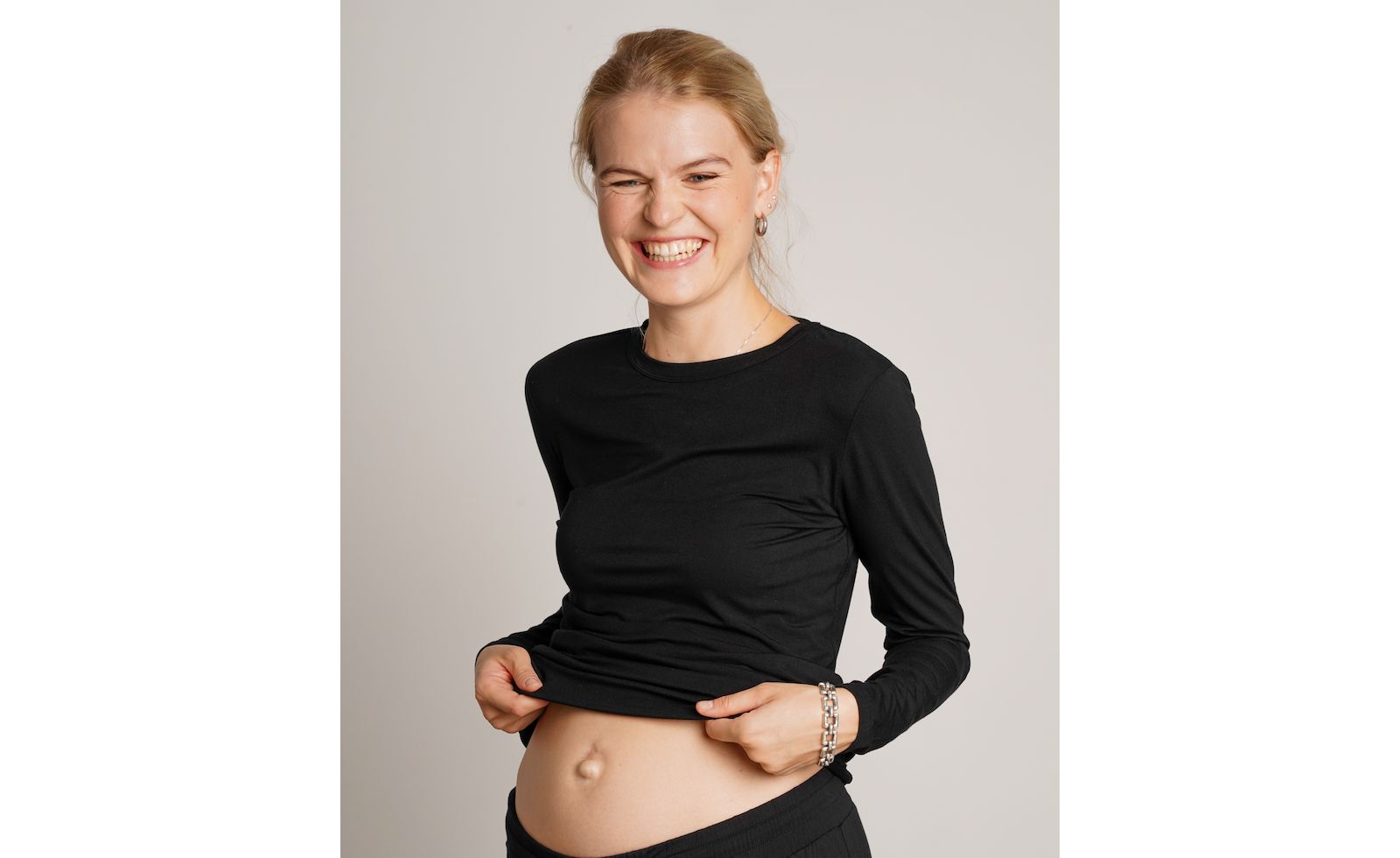 Женская футболка NOM Maternity с длинным рукавом и круглым вырезом, модель Liv