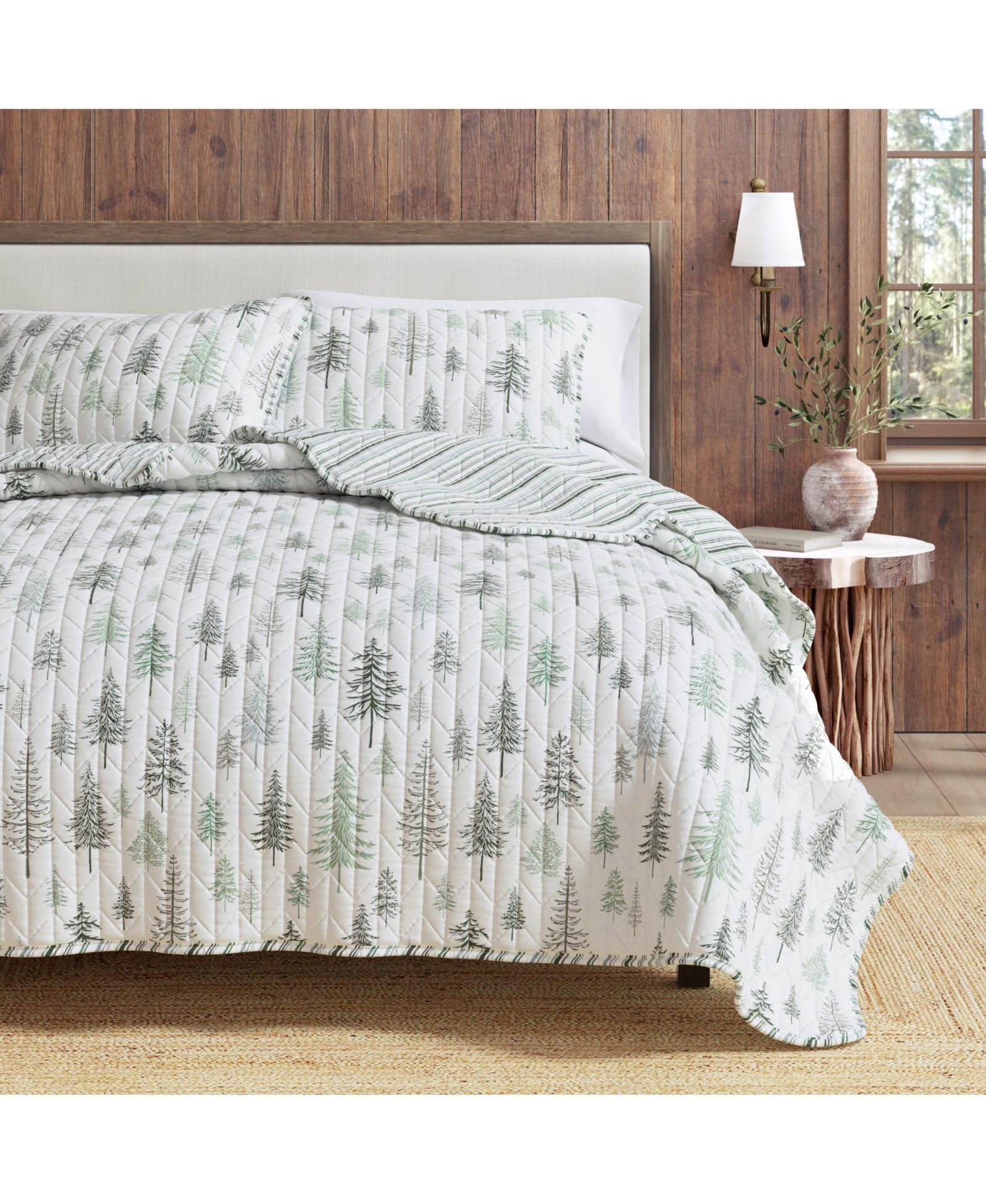 Linery and Co. Rustic Lodge Trees Quilt Set с наволочками