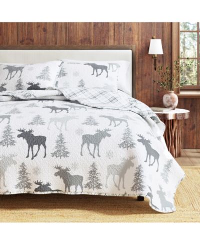 Linery & Co Moose & Evergreens Lightweight Reversible Microfiber Quilt Set with Shams