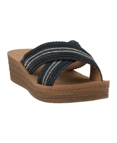 Сандалии GC Shoes Women's Robyn Embellished Crisscross Strap Wedge