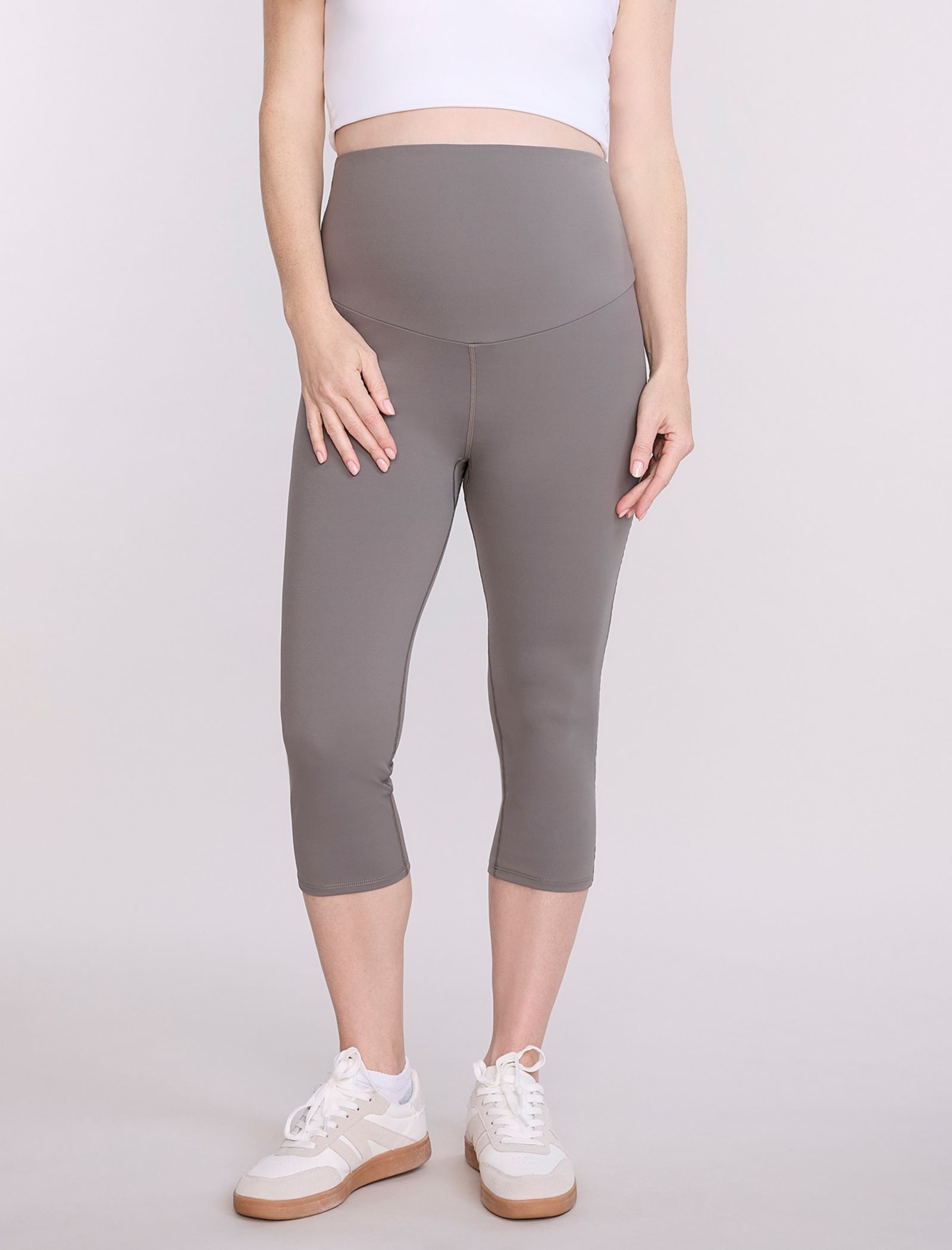 Материнские леггинсы Motherhood Maternity Over the Belly Active Capri