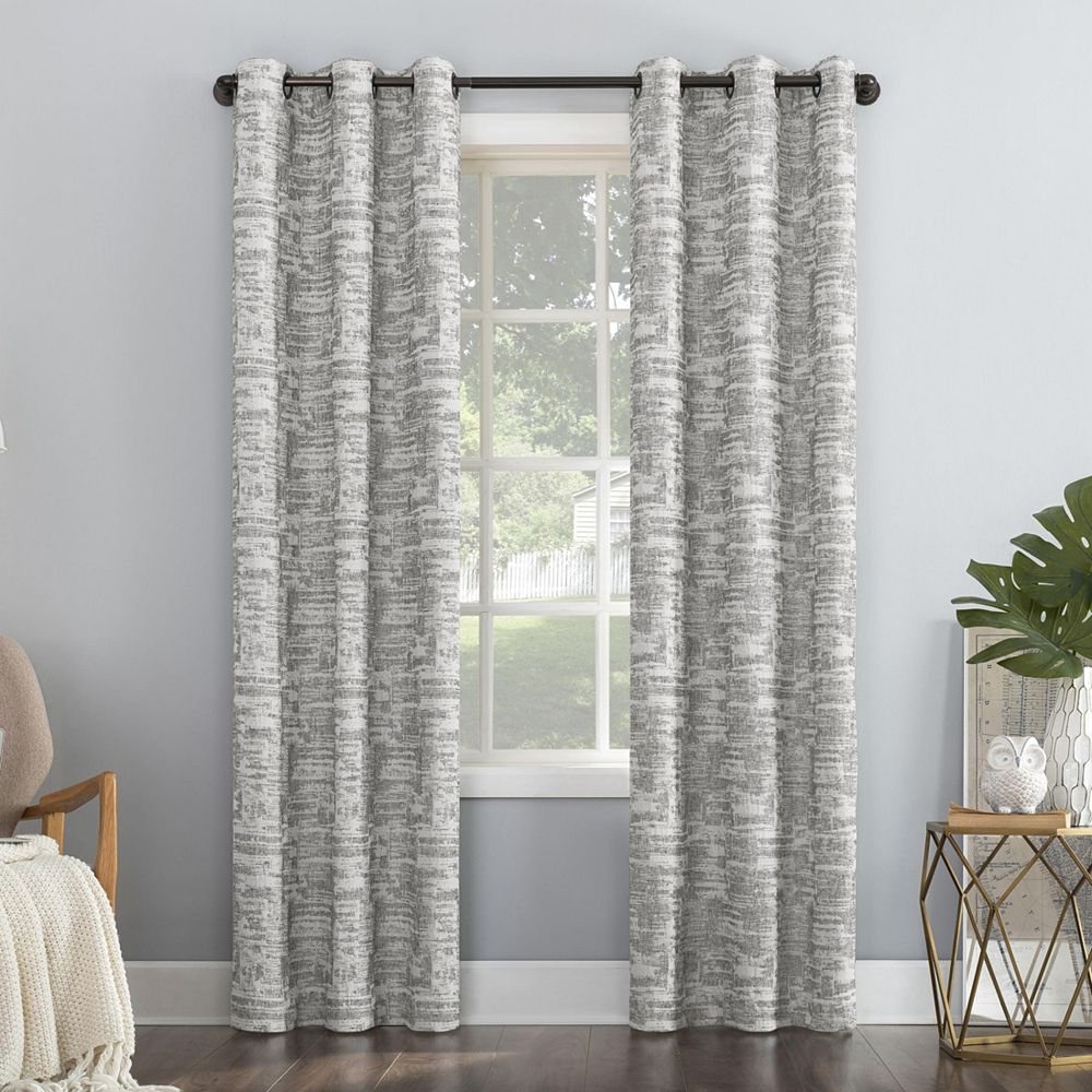 Штора Sun Zero Parrish Distressed Grid Thermal Extreme 100% Blackout Grommet Curtain Panel