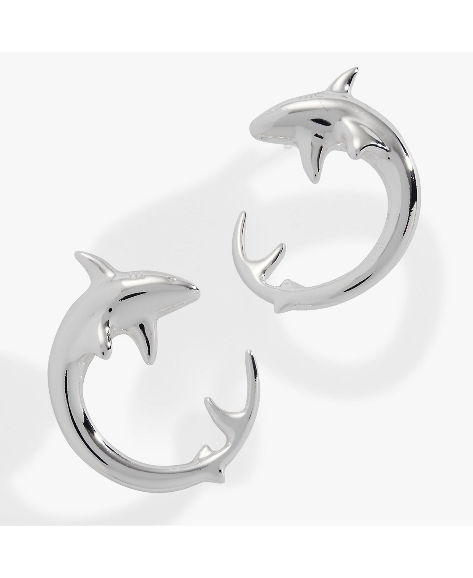 Серьги-кольцо Shark Front to Back Hoop