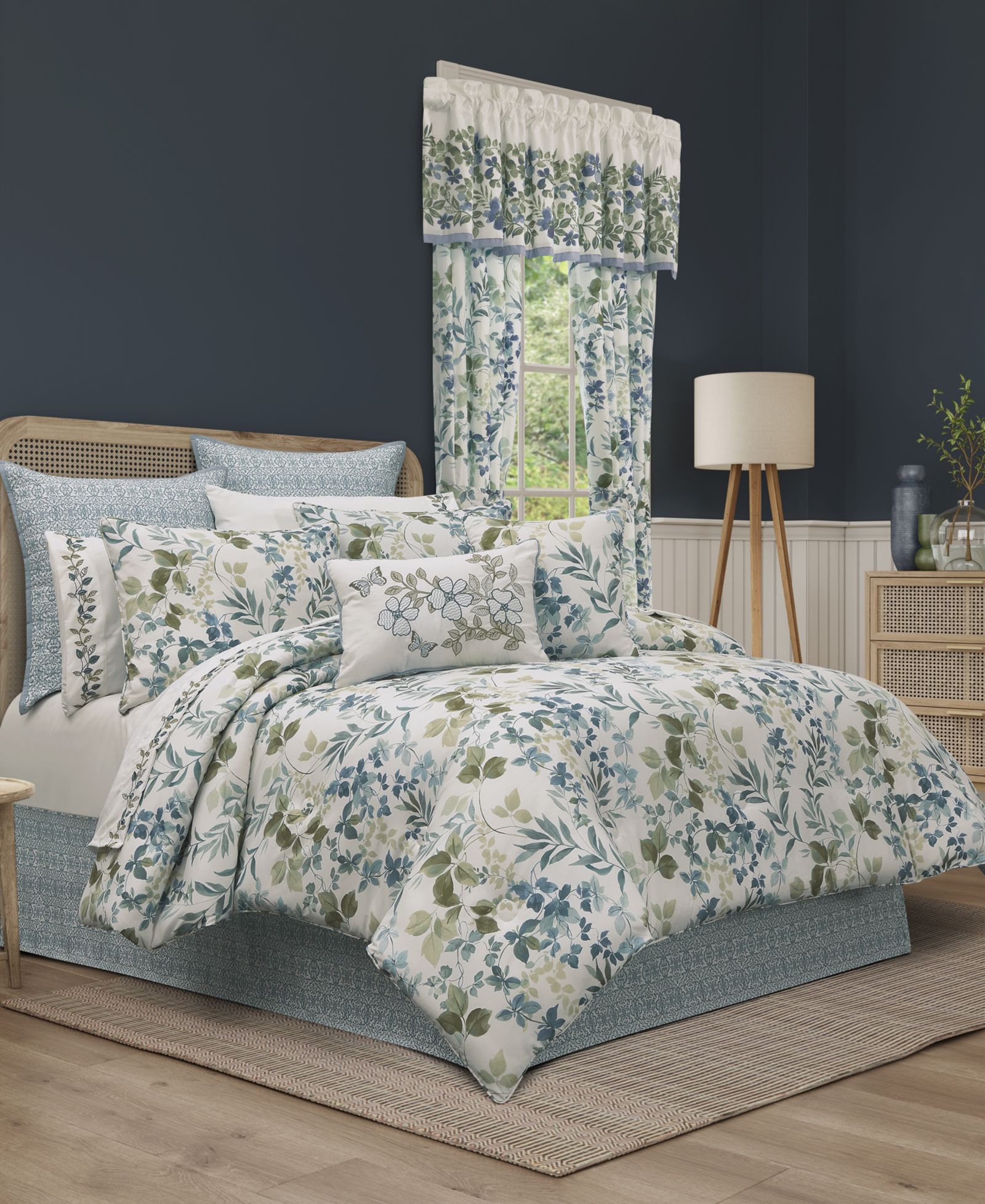 Royal Court Evergreen Botanical Leaf 4-Pc. Comforter Set, Full