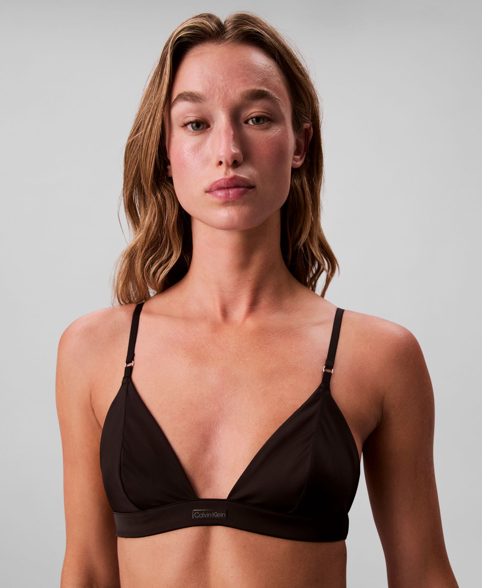 Calvin Klein Женский бюстгальтер-треугольник Signature Satin QF8392