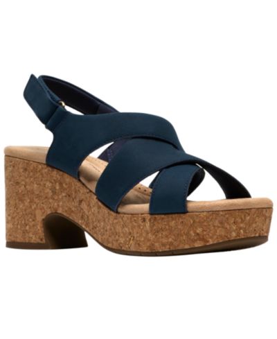 Женские сандалии Clarks Nerisa Grace с круглым носком и каблуком