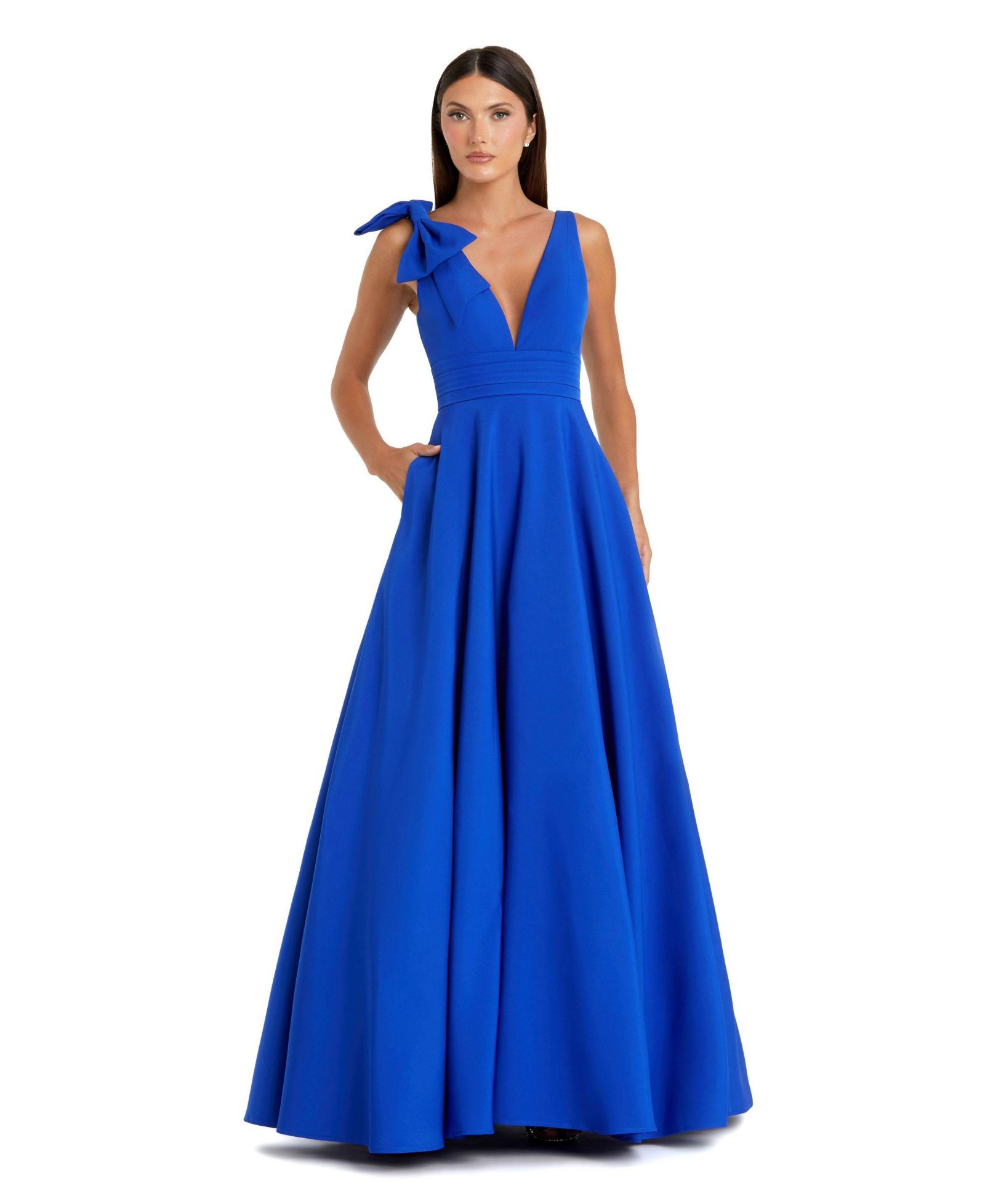 Женское вечернее платье Mac Duggal Crepe Sleeveless Plunge Neck Ballgown With Bow