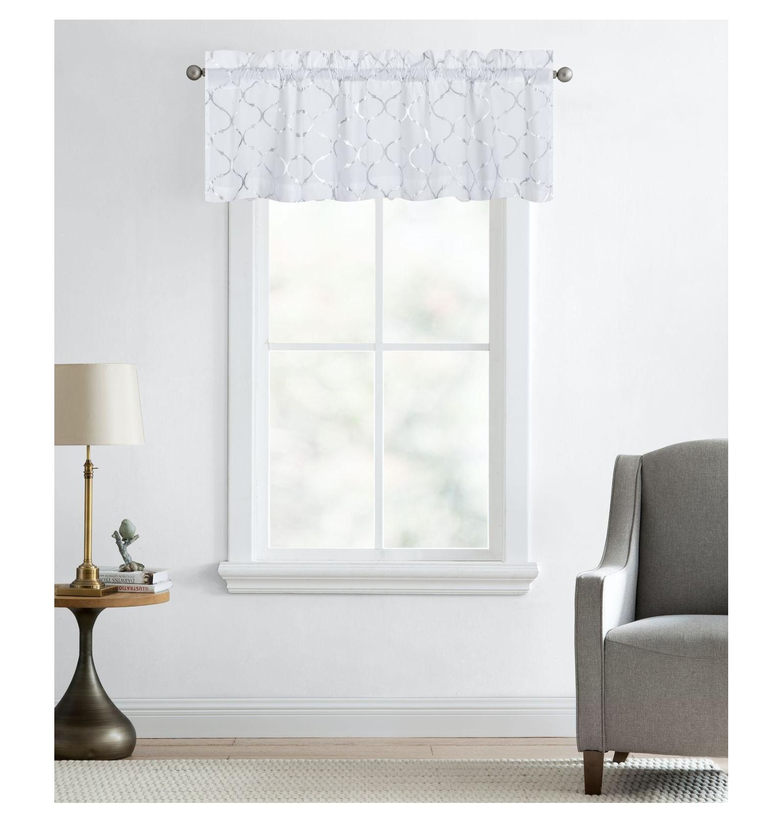 Короткая занавеска Kate Auroras Trellis Lattice Rod Pocket Valance - 56 in. W x 18 in. L