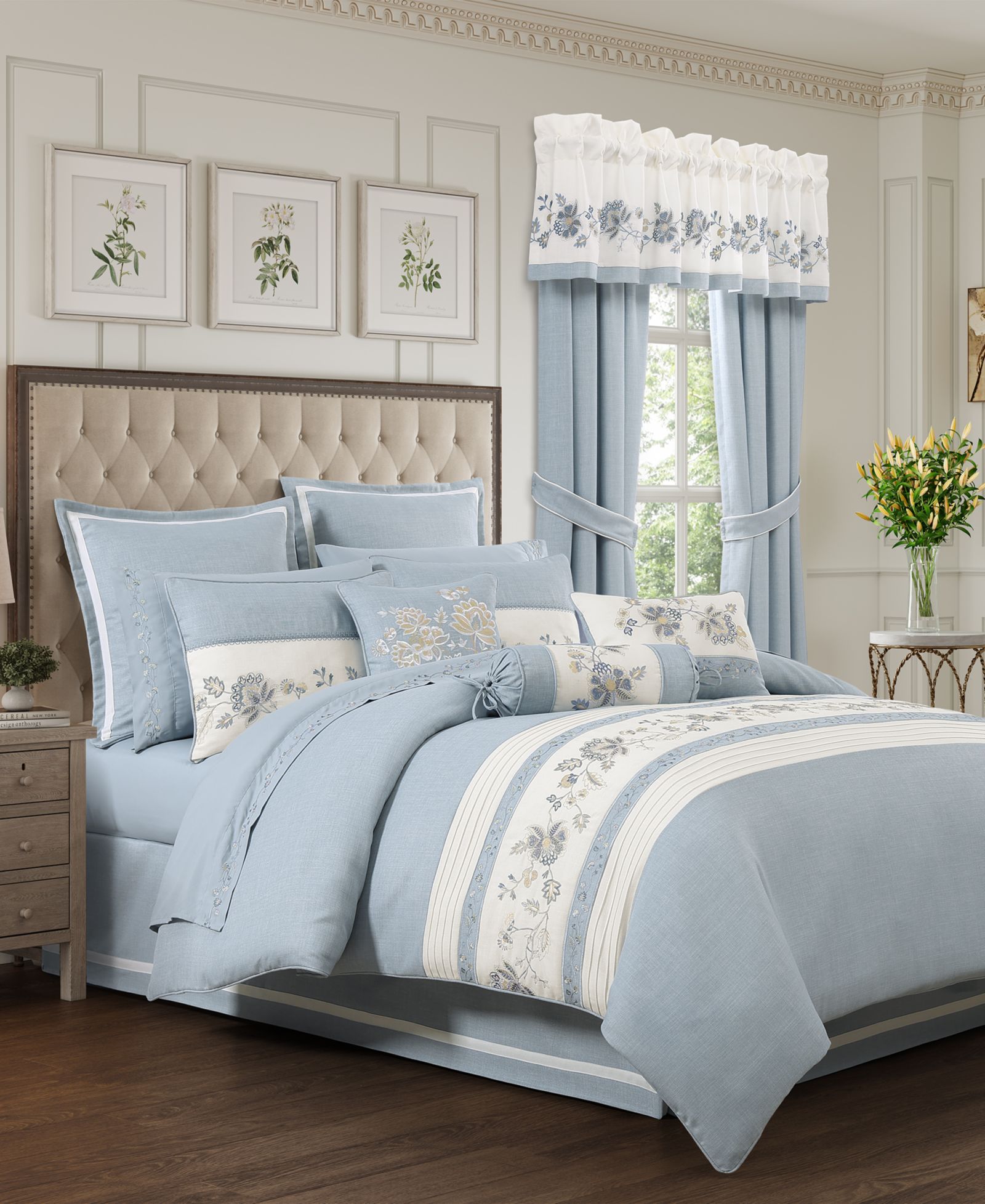Комплект из 4 одеял J Queen New York Garden Bloom Embroidered, King