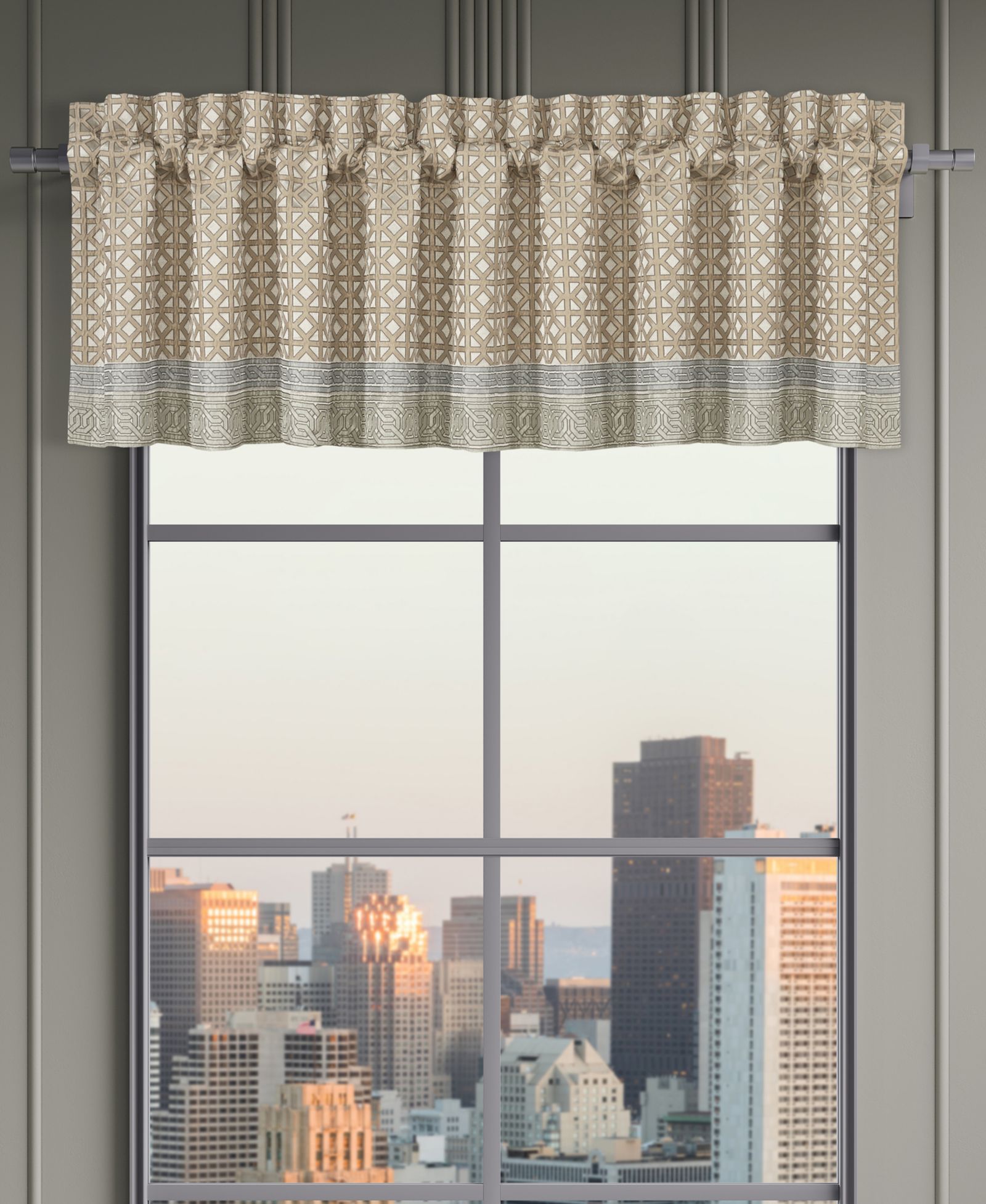 J Queen New York Alaro прямая занавеска-валанс 21" x 88"