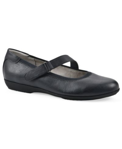 Cliffs by White Mountain Women's Carwen Ballet Flats