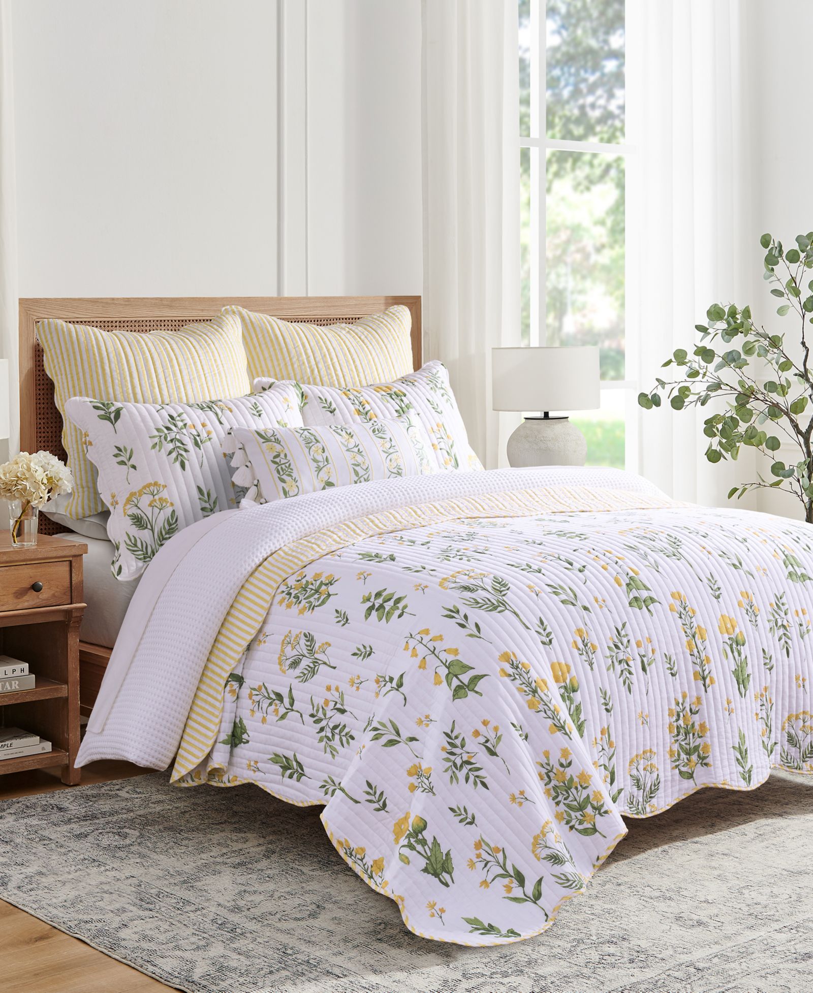 Levtex Home Daffodil Reversible 3-Pc. Quilt Set, King/California King