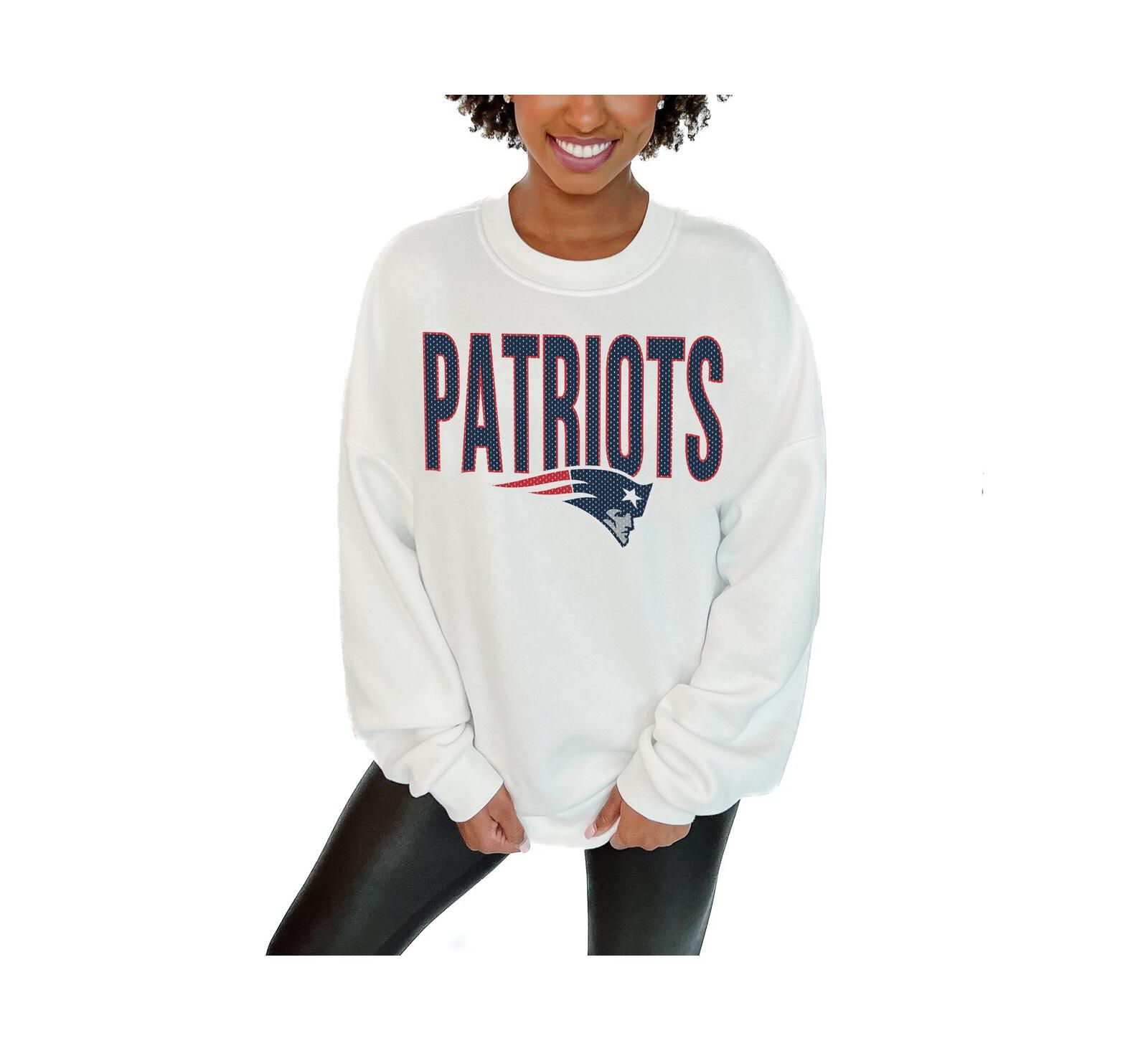 Женский оверсайз лонгслив Gameday Couture White New England Patriots Just Go With It Crewneck Sweatshirt