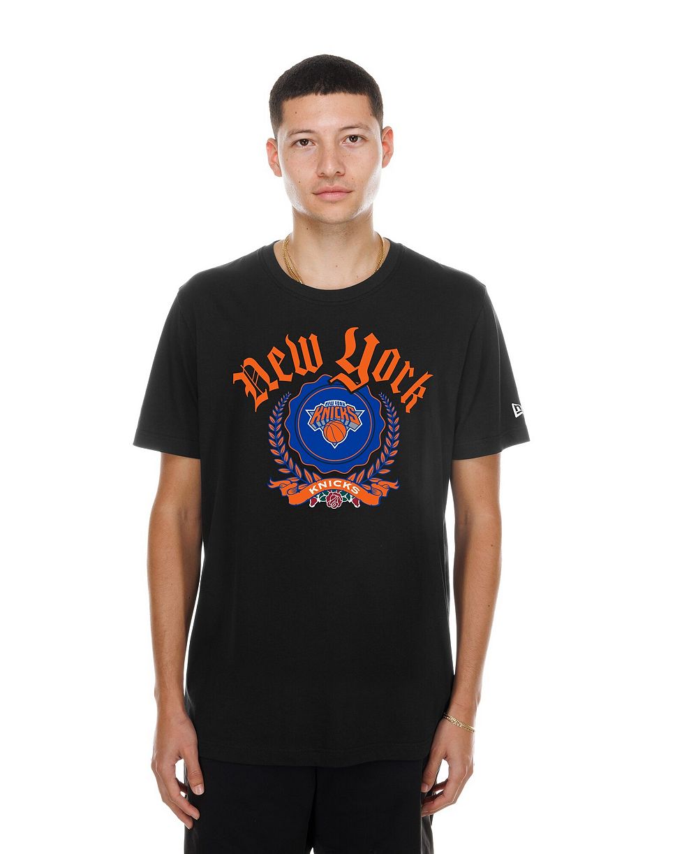 New Era Мужская Black New York Knicks Gothic Crest T-Shirt
